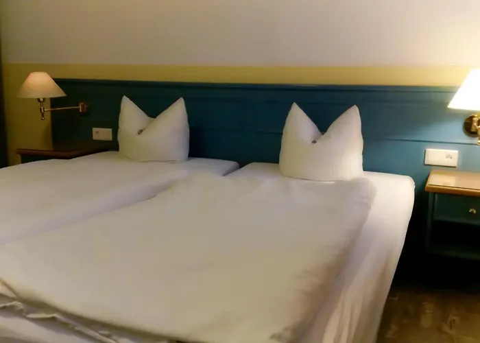 Am Wasserturm Отель